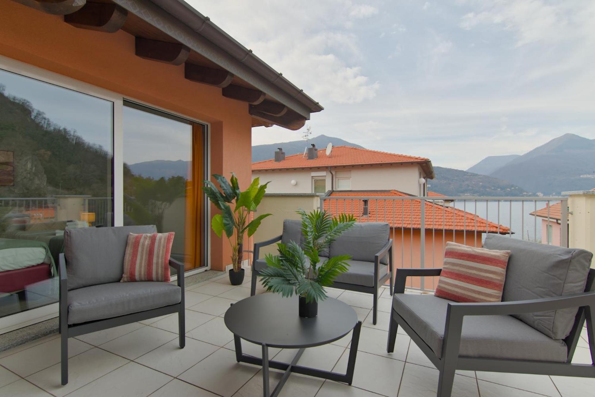 Golfo Gabella Lake Resort Maccagno Exterior photo