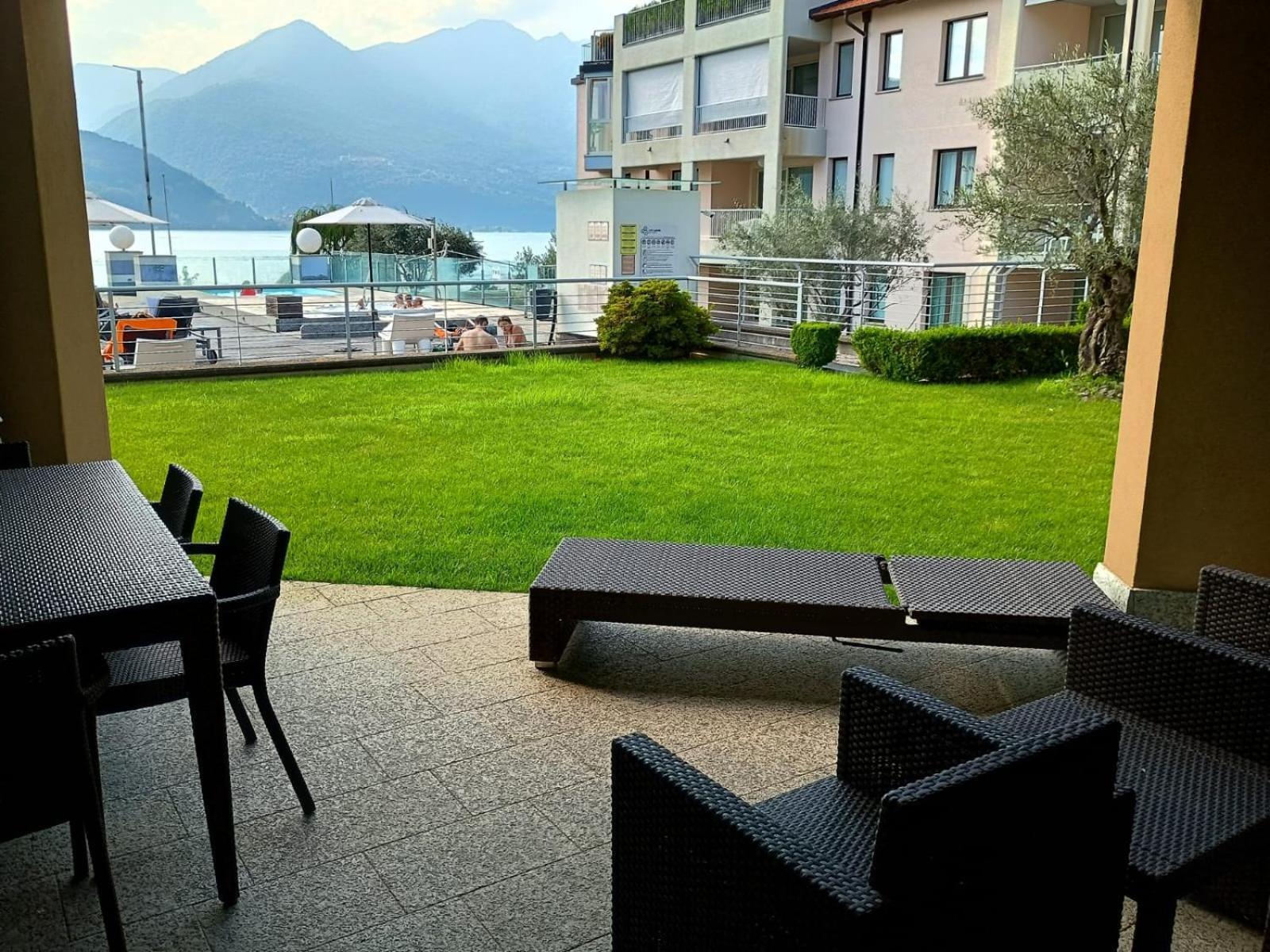 Golfo Gabella Lake Resort Maccagno Exterior photo
