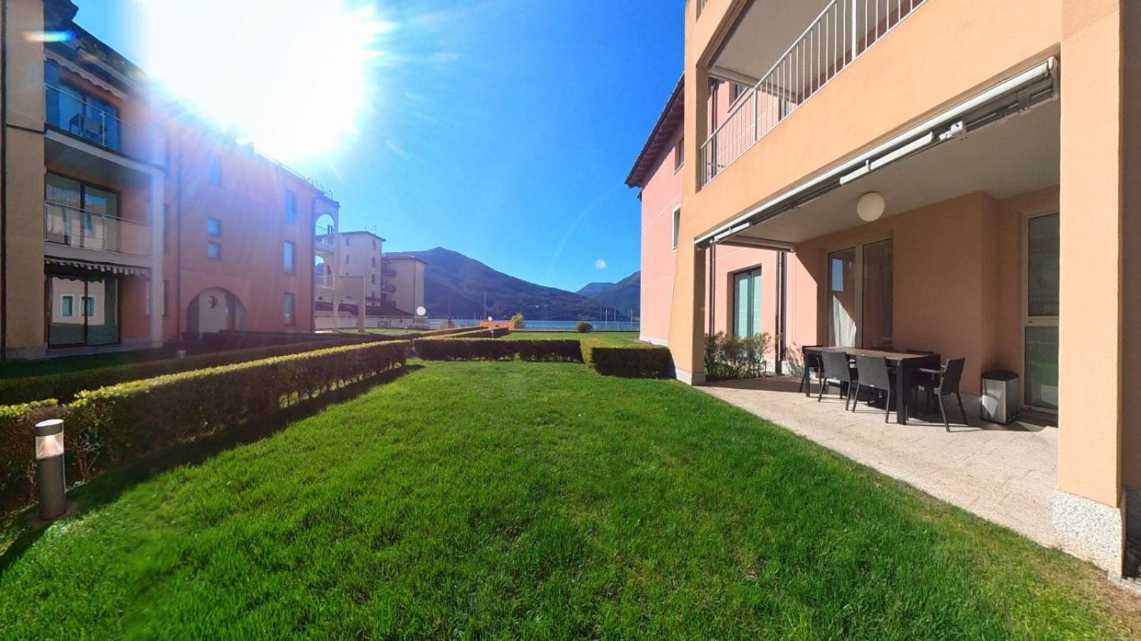 Golfo Gabella Lake Resort Maccagno Exterior photo